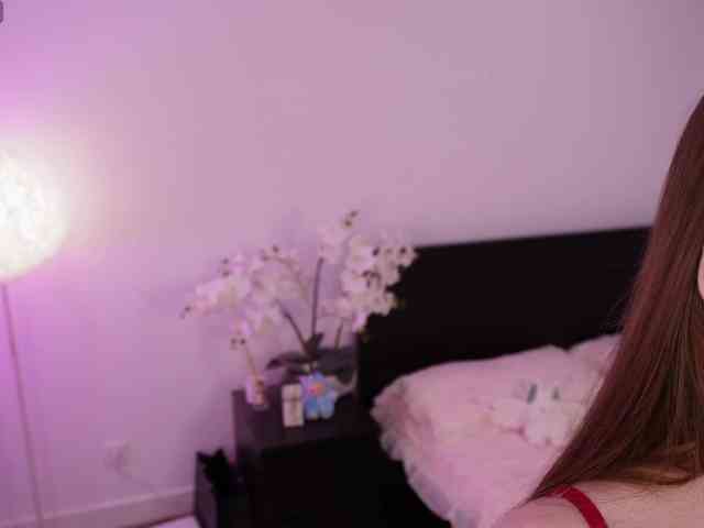 LilyColins webcam