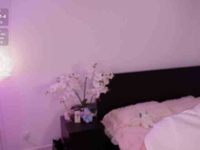 LilyColins webcam