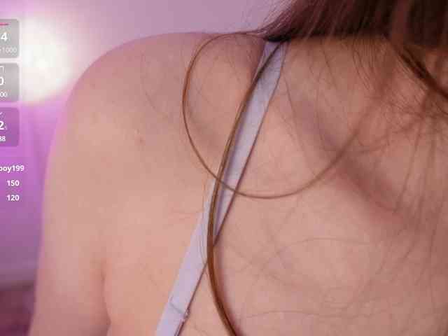LilyColins webcam