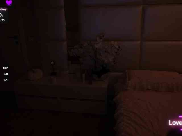 LilyColins webcam