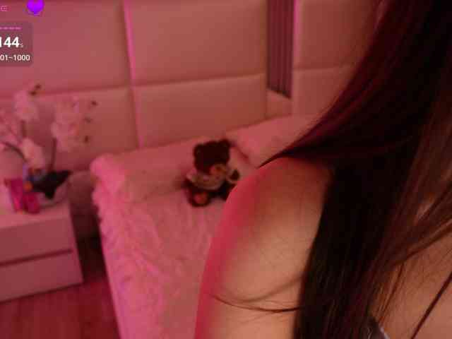 LilyColins LilyColins