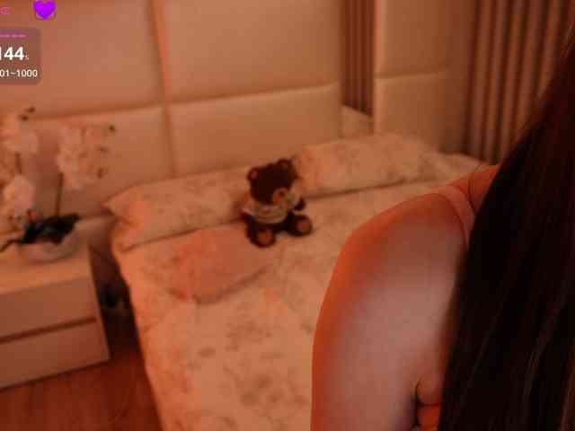 LilyColins webcam