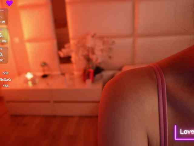 LilyColins webcam