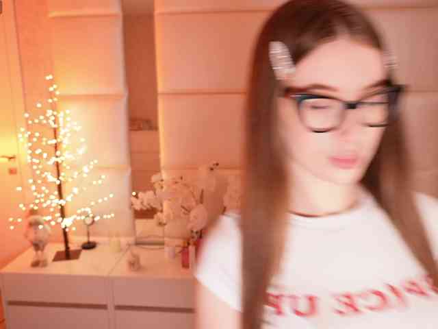 LilyColins webcam