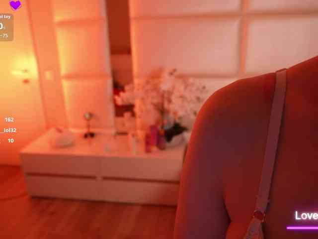 LilyColins webcam
