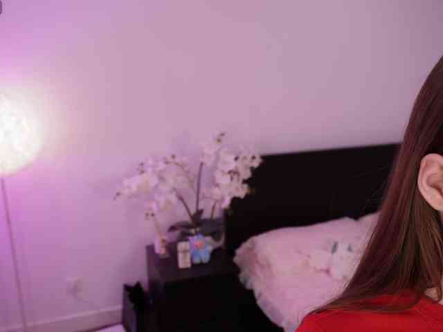 LilyColins webcam