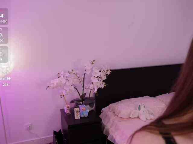 LilyColins webcam