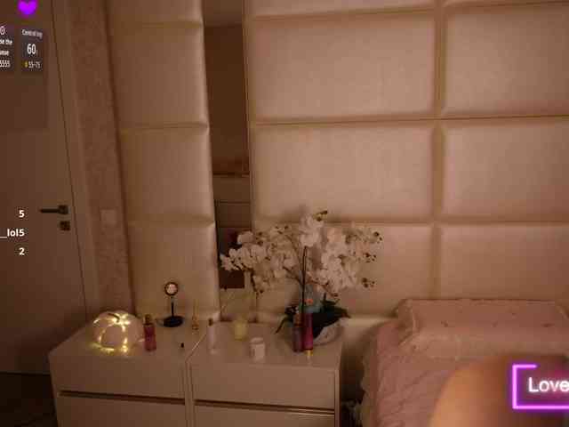 LilyColins webcam