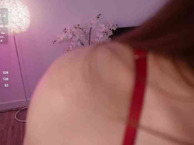 LilyColins webcam