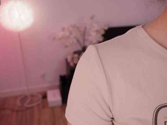 LilyColins webcam