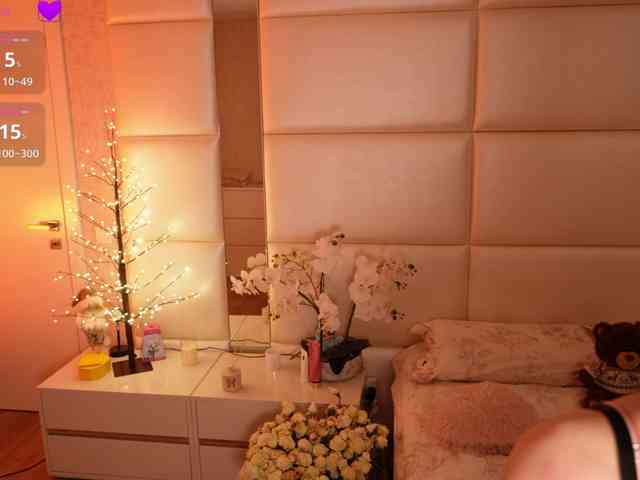 LilyColins LilyColins