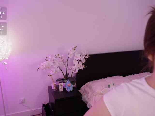 LilyColins webcam