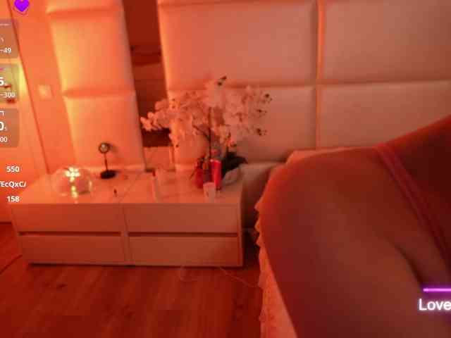 LilyColins webcam