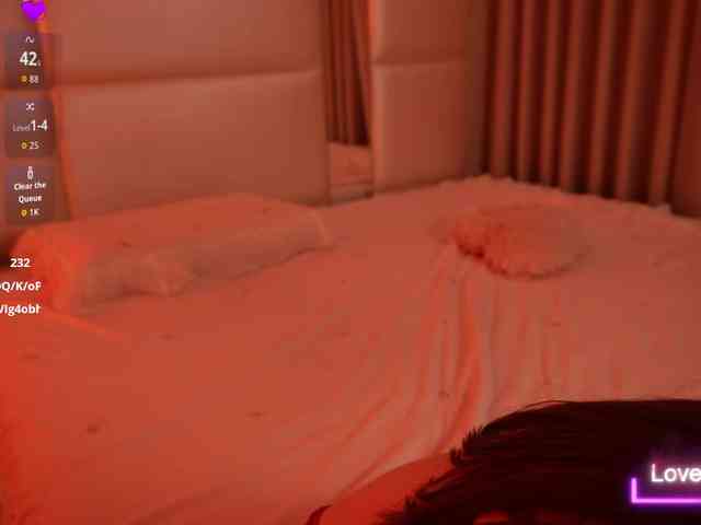 LilyColins webcam