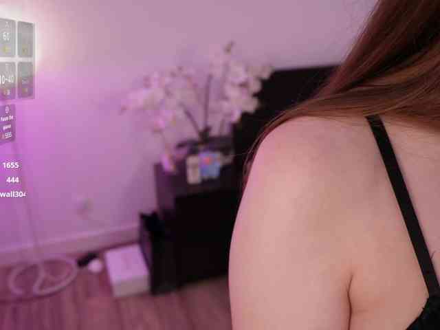 LilyColins webcam