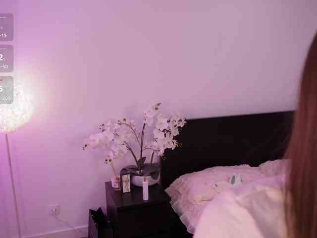 LilyColins webcam
