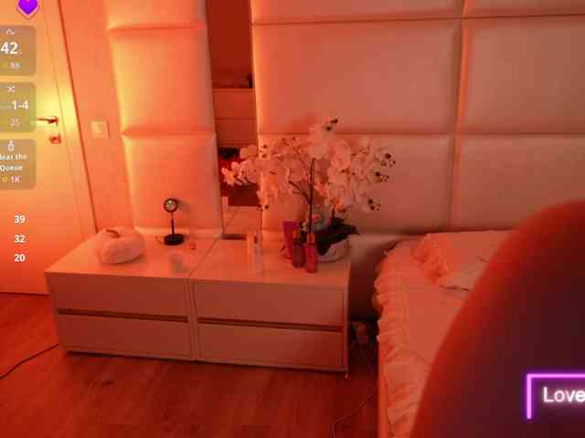 LilyColins webcam