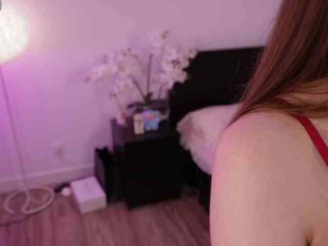 LilyColins webcam