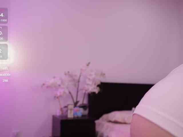 LilyColins webcam