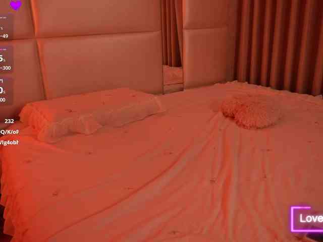 LilyColins webcam