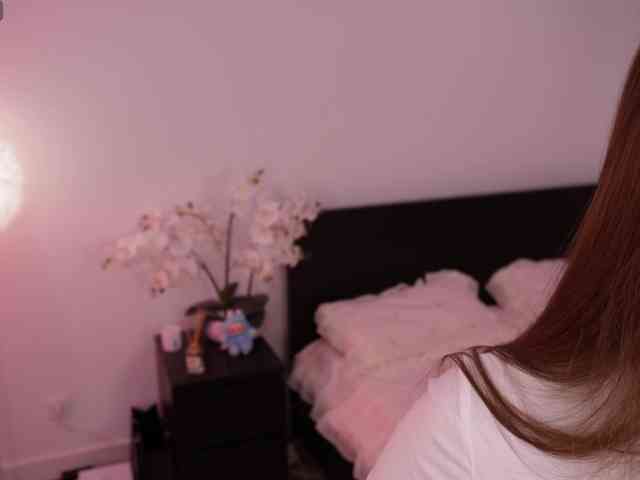 LilyColins webcam