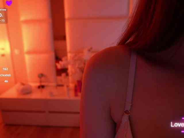 LilyColins webcam