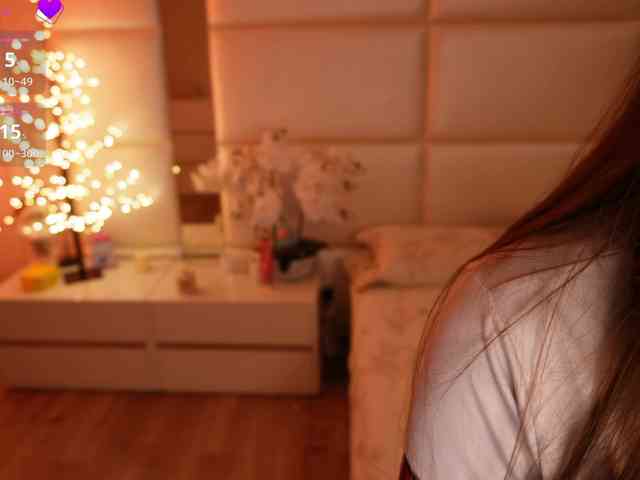LilyColins webcam