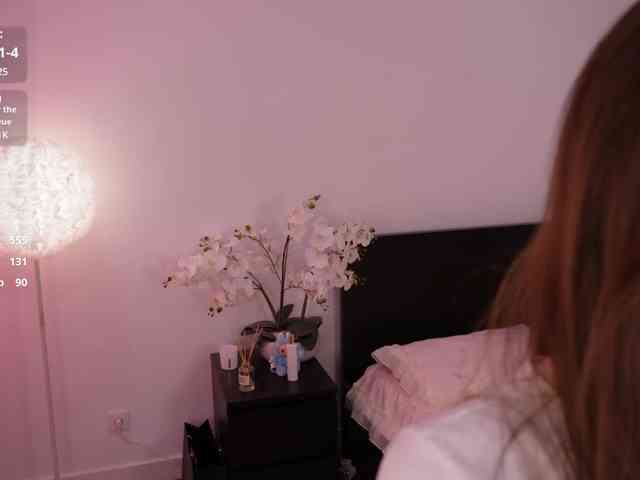 LilyColins webcam
