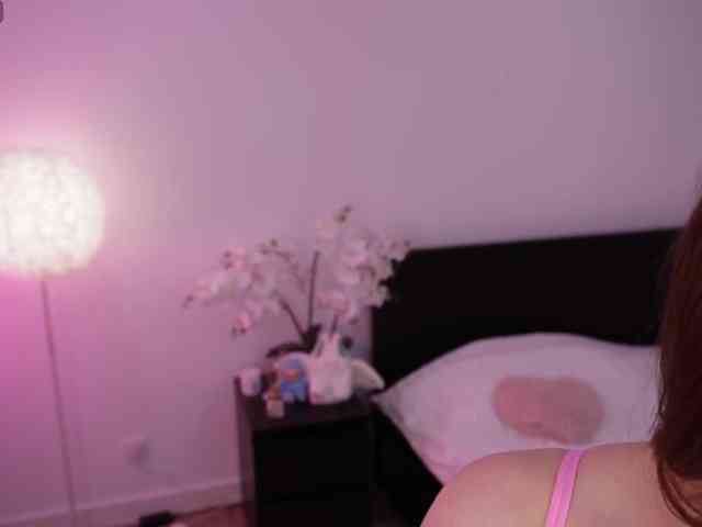 LilyColins webcam