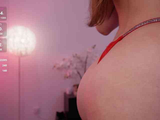 LilyColins webcam