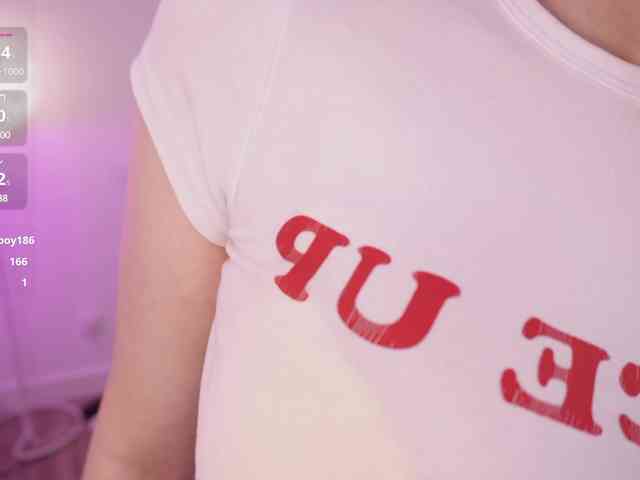 LilyColins webcam