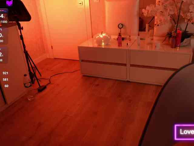LilyColins webcam