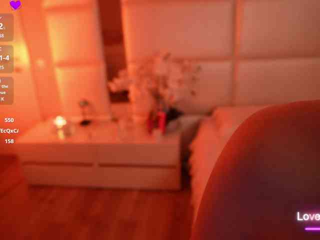 LilyColins webcam