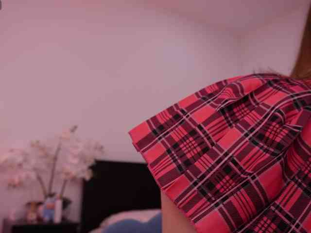 LilyColins webcam