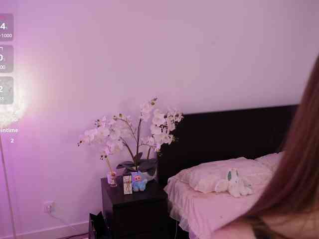 LilyColins webcam