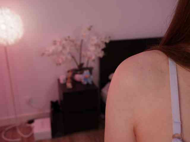 LilyColins webcam