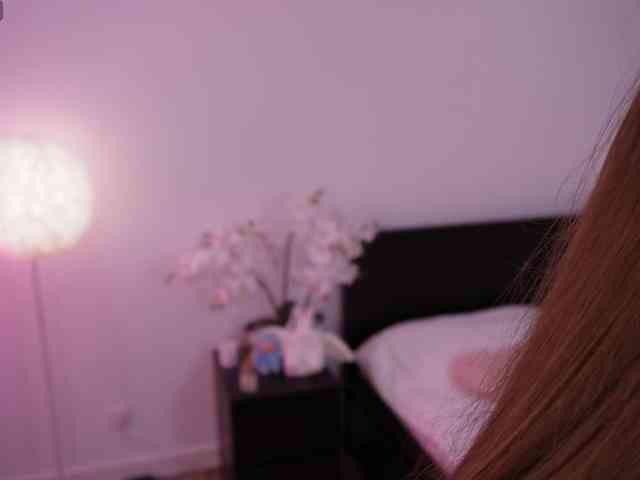 LilyColins webcam