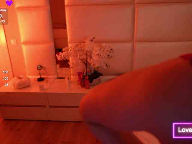 LilyColins webcam