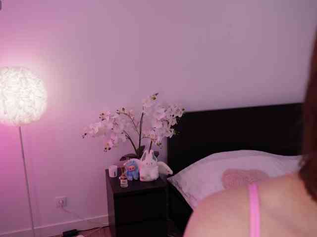 LilyColins webcam