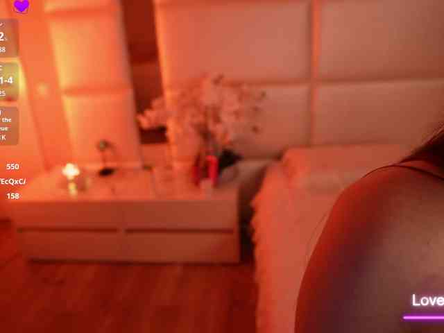 LilyColins webcam