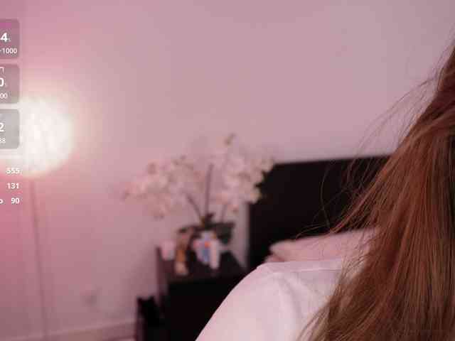 LilyColins webcam