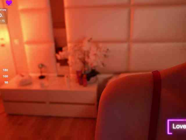 LilyColins webcam