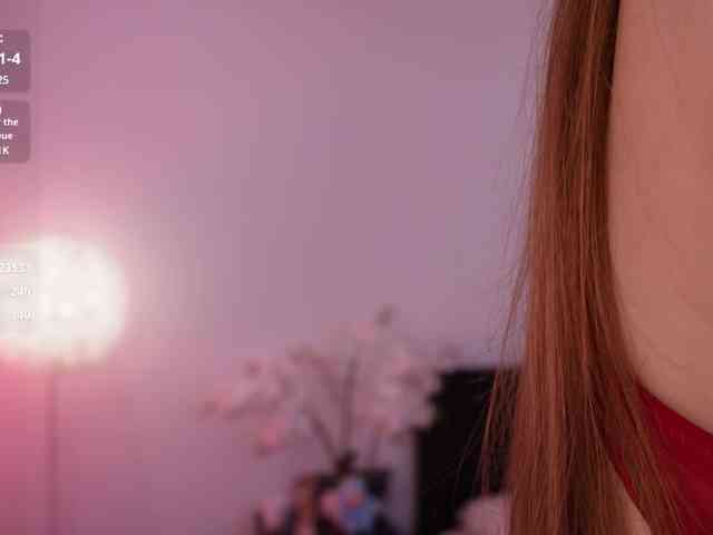 LilyColins webcam