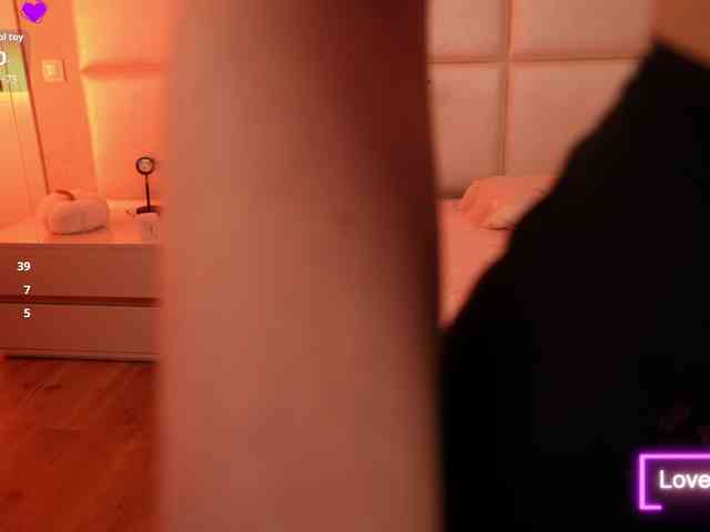 LilyColins webcam