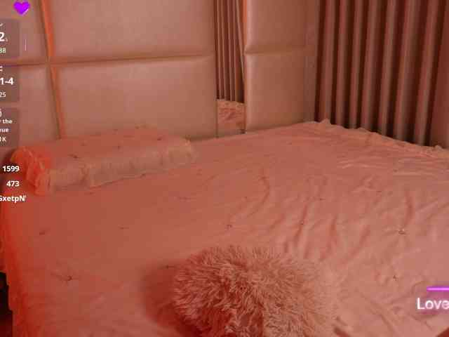 LilyColins webcam