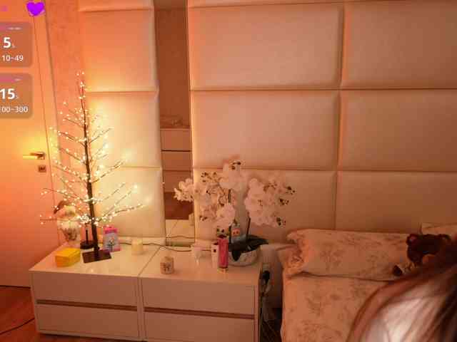 LilyColins LilyColins