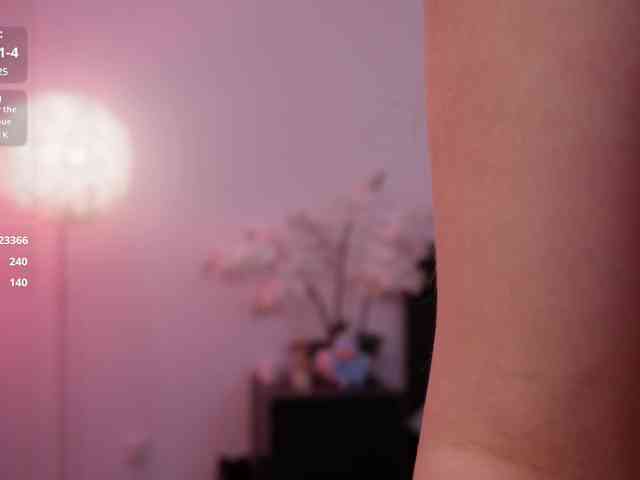 LilyColins webcam