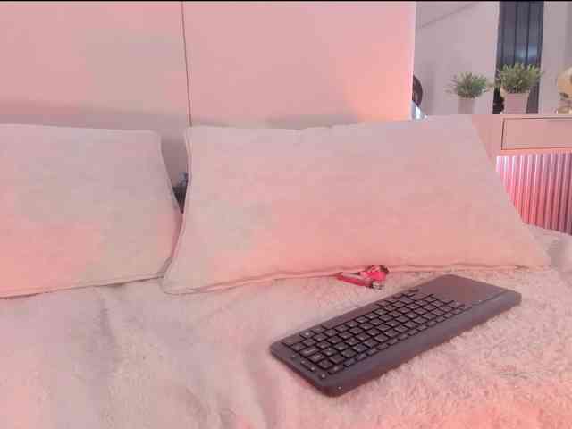 zoewhitte webcam