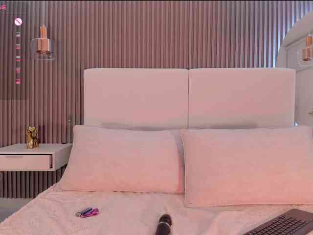 zoewhitte webcam