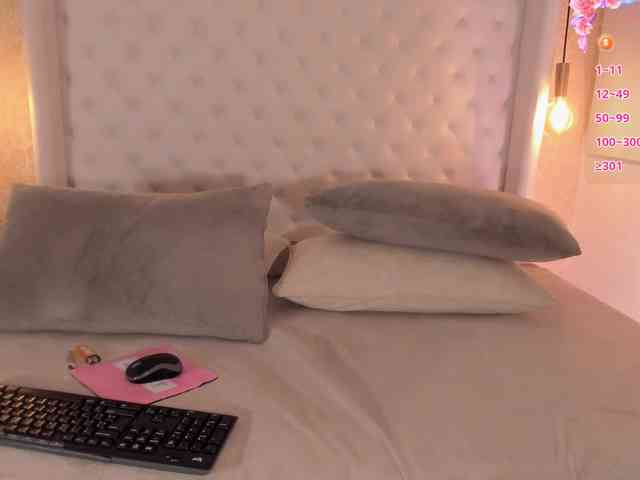 zoewhitte webcam